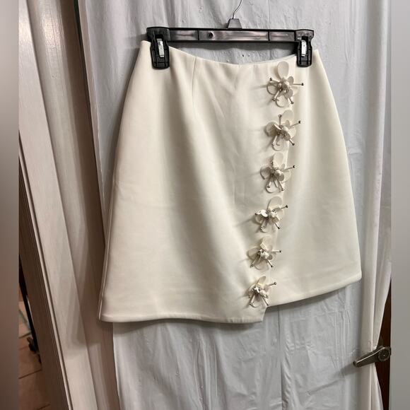 Ted Baker London Dresses & Skirts - Ted baker white Kenndal 3d embellished wrap mini skirt bridal size 1uk 4us